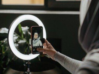 Rekomendasi HP untuk Content Creator Terbaik 2025: Kamera Stabil & Layar Cerah