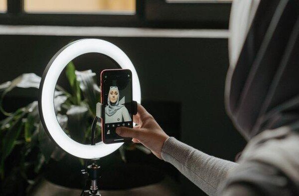 Rekomendasi HP untuk Content Creator Terbaik 2025: Kamera Stabil & Layar Cerah